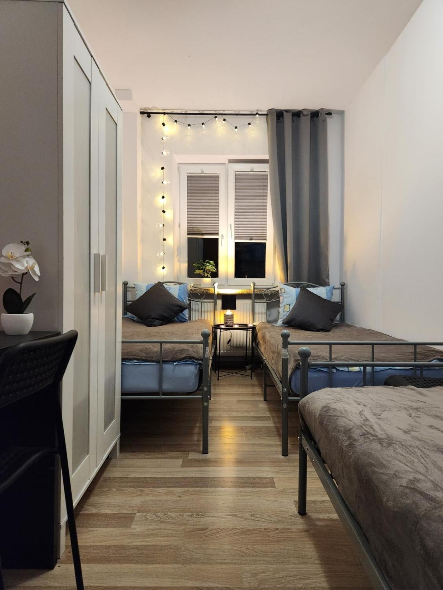 Pod Czapla Hostel Warsaw Exterior photo